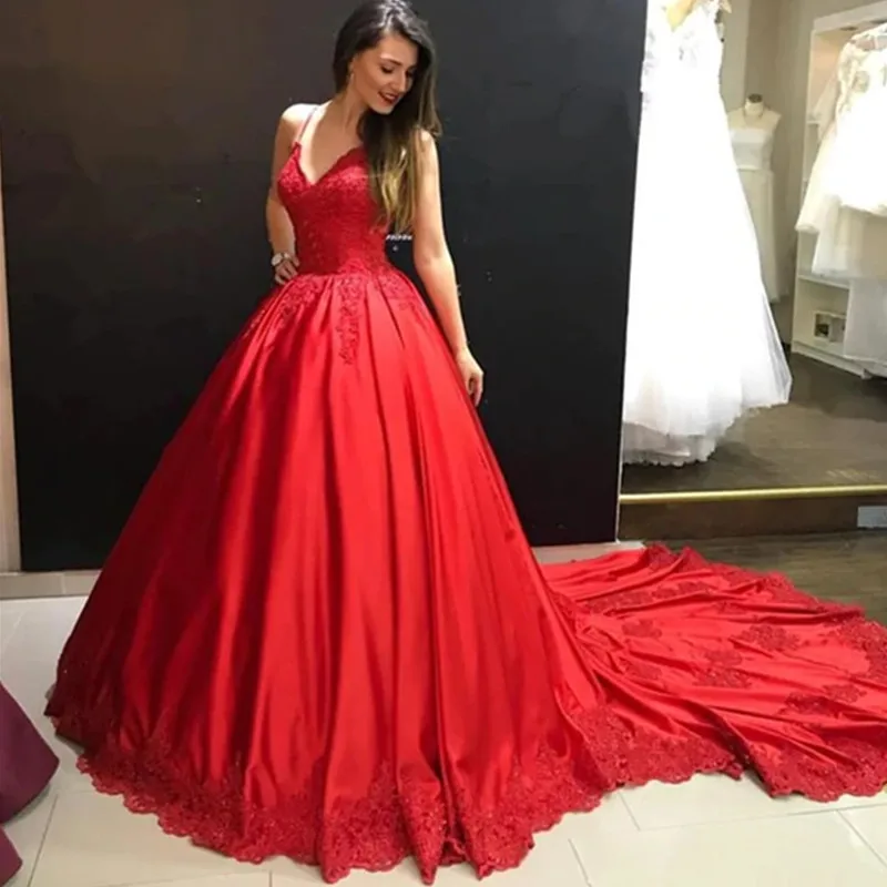 

2022 Modest Quinceanera Dresses Halter Red Satin Formal Party Gowns Sweetheart Sequined Lace Applique Ball Gown Prom Dresses