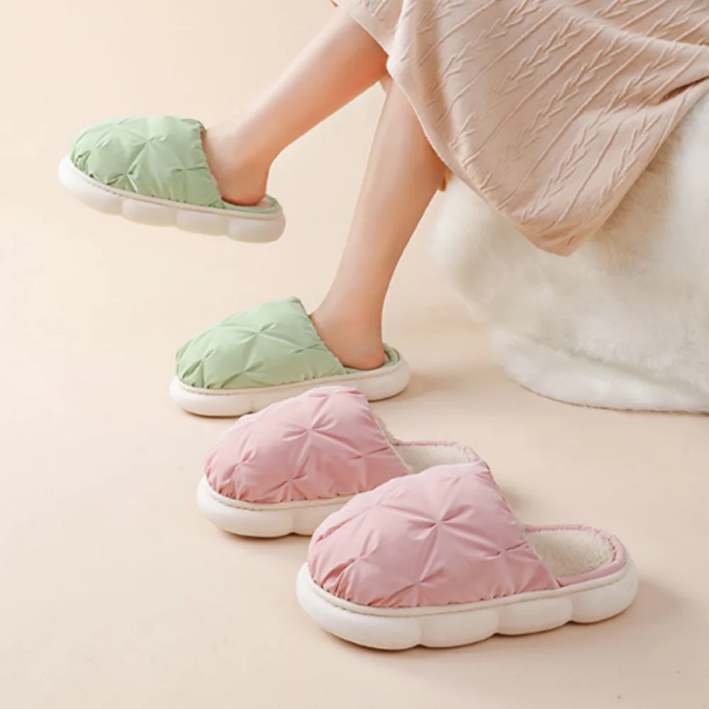

DownCloth Men'sCottonSlippers Step onFeces Cotton Shoes New WarmThick Bottom Winter Women's Slippers Home Couple Cotton Slippers