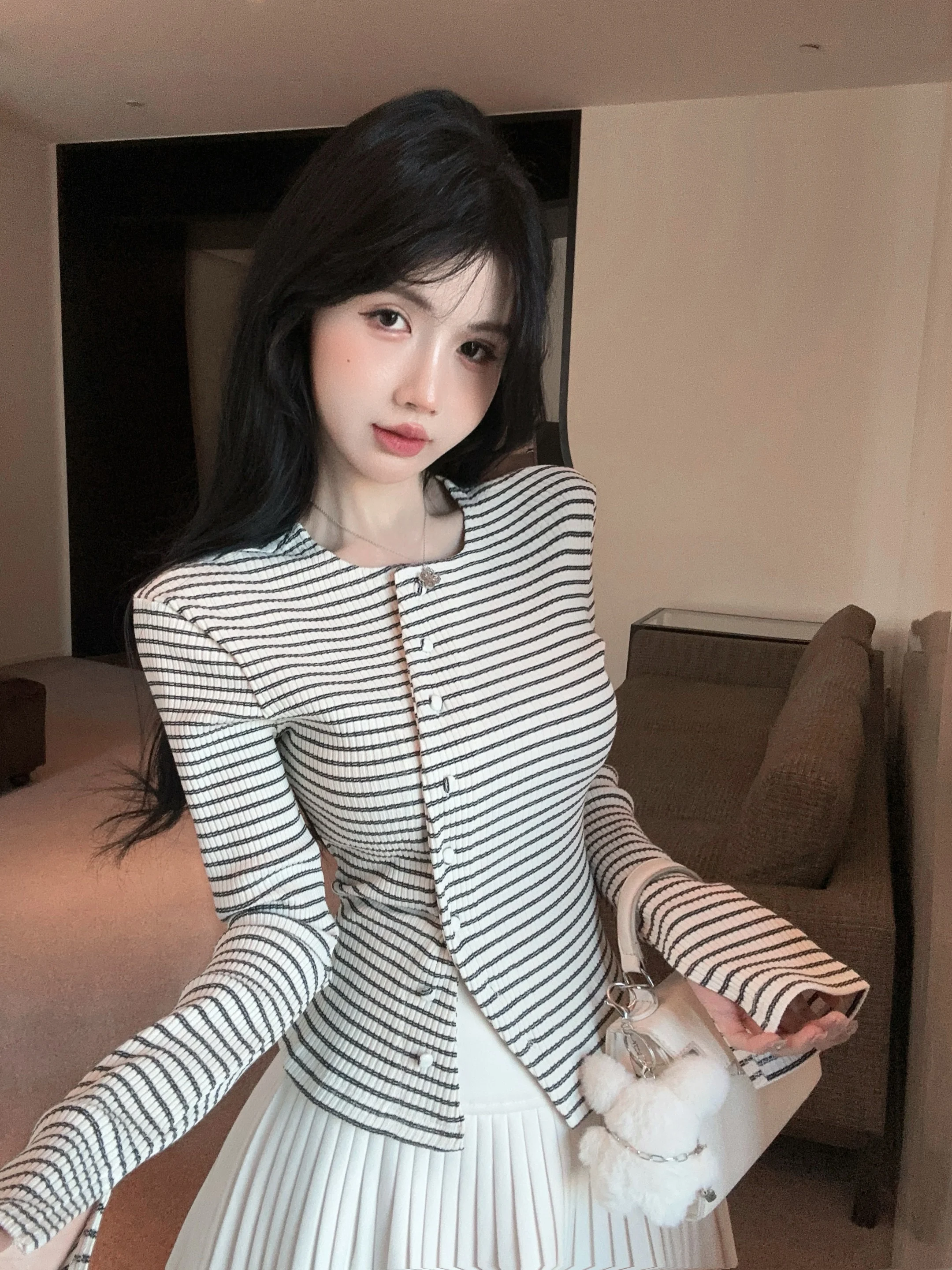 Вязаный кардиган в нерегулярную полоску. Женский осенне-зимний французский