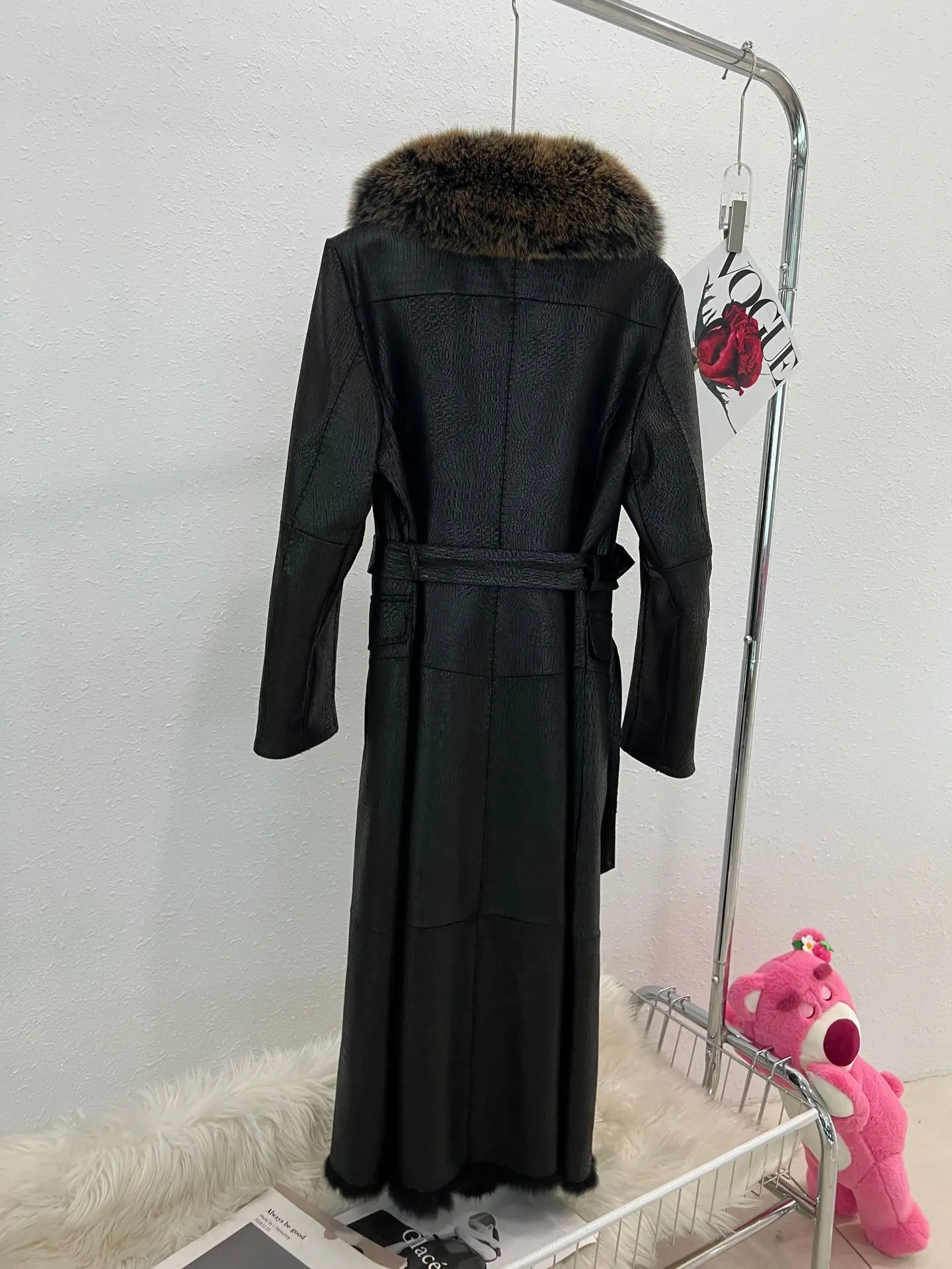 Меховое пальто Haining из кроличьего меха цельное женское длинное приталенное