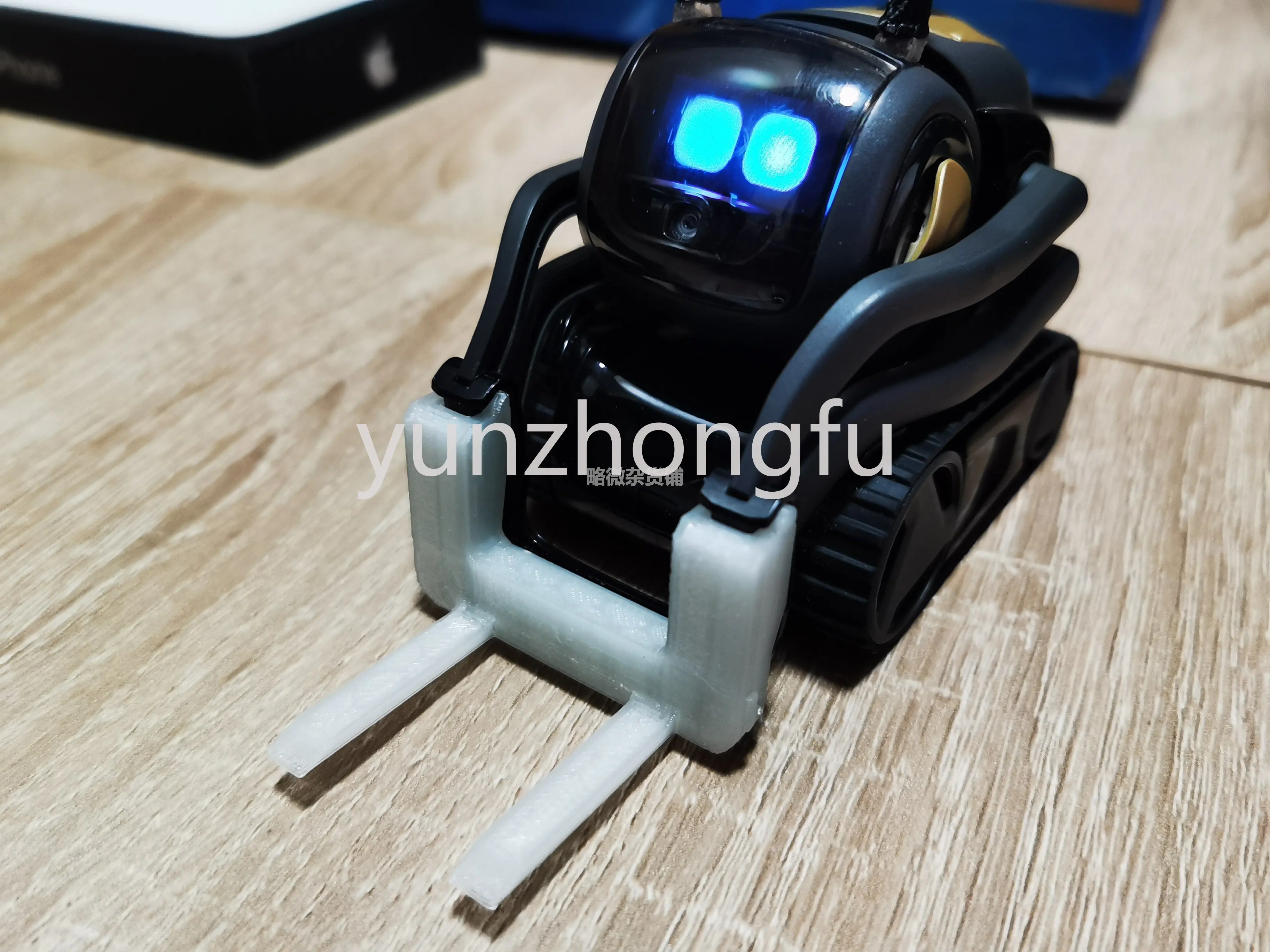 

Робот векторный Cozmo, различные аксессуары, лоток для заряда, передняя вилка, трек, квадратный блочный мешок, не имеет корпуса