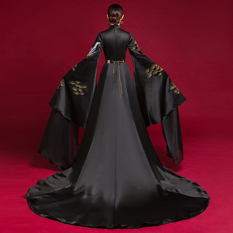 Рисунок 5 - Женское платье для выступлений в китайском стиле