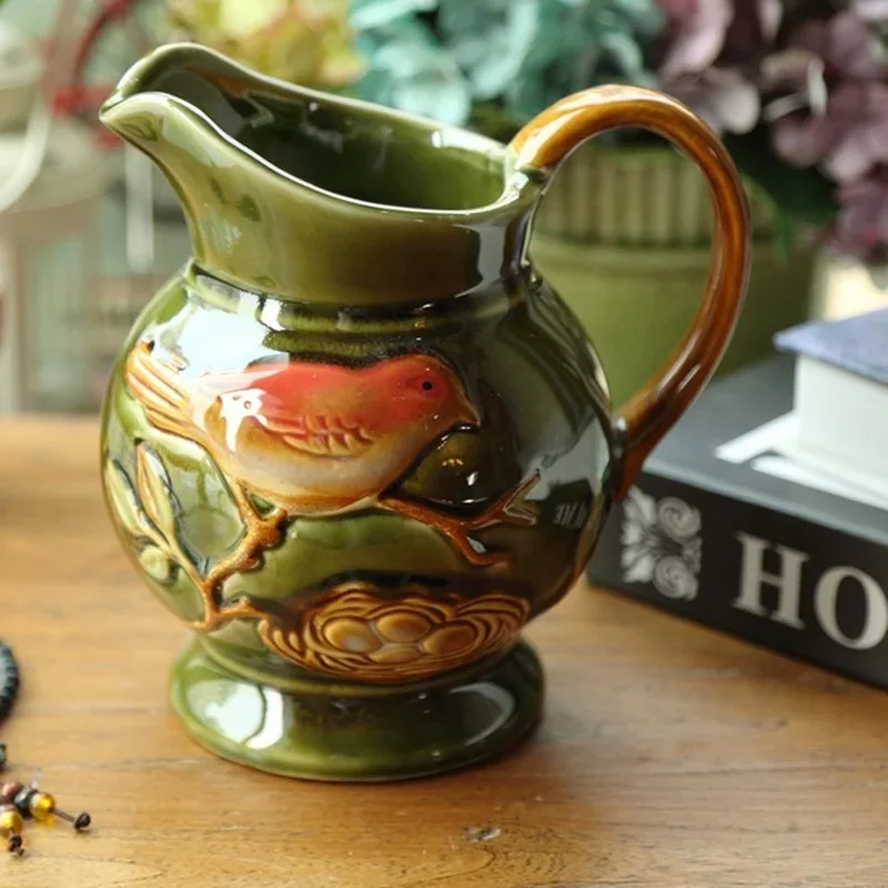 

Керамическая ваза в форме птицы