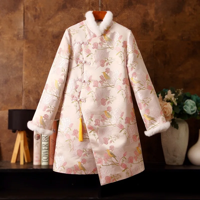 Женский зимний пуховик с цветочным узором