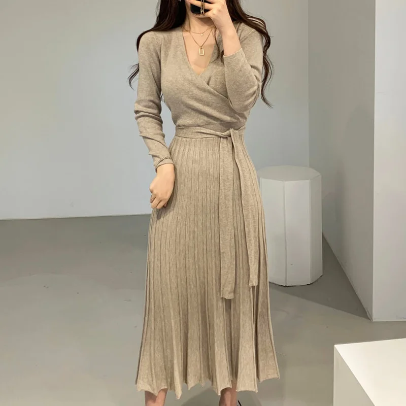 

Женское трикотажное платье-свитер с длинным рукавом и V-образным вырезом