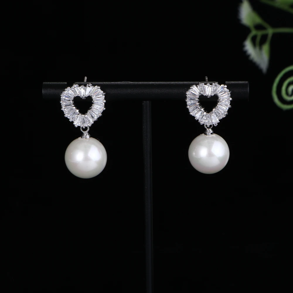 

Luxury Heart Pearl Drop Earrings For Women Wedding Triangle Cubic Zirconia Dubai Bridal Earrings Costume Jewelry A0138