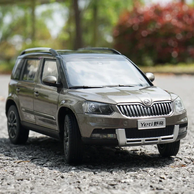 Фото Наклейка на автомобиль для модели Skoda Yeti SUV 1:18, литая металлическая модель внедорожника, высокодетализированная коллекционная модель автомобиля для города и бездорожья №2