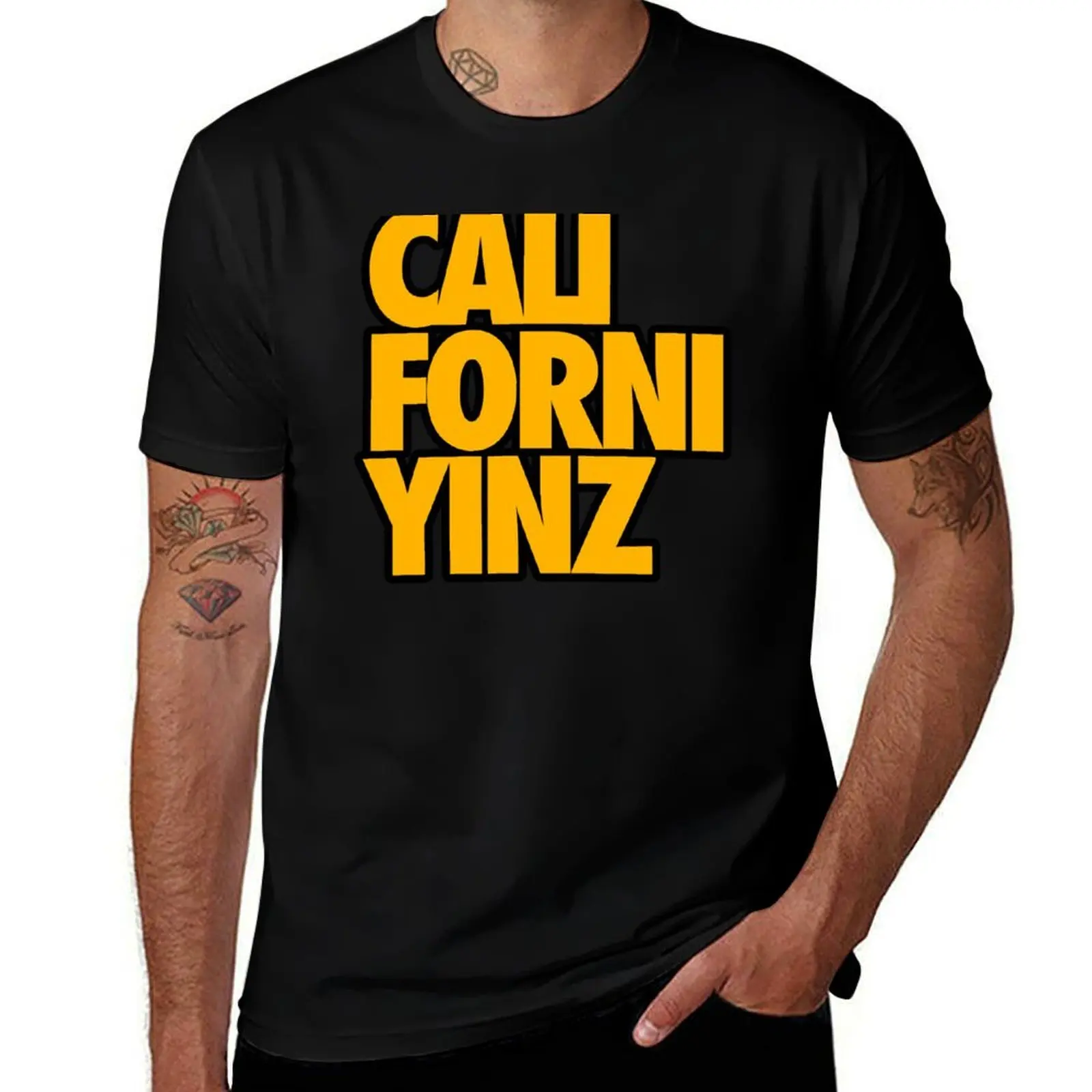 Фото CALIFORN-YINZ (*ОРИГИНАЛЬНЫЙ ДИЗАЙН*) Футболка спортивного кроя с короткими рукавами №1