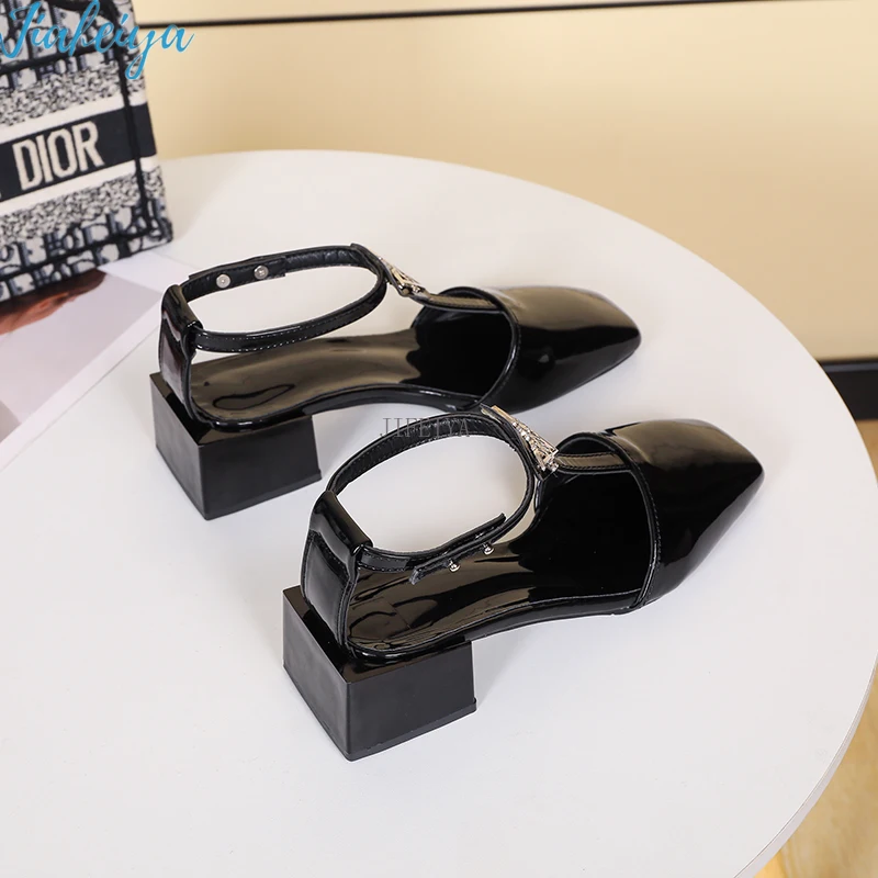 

Fashionable Follower Ladies Sandals New Designer Shoes Female Mueller Shoes Leather Sandals Heels Women Shoes for Women Casual
