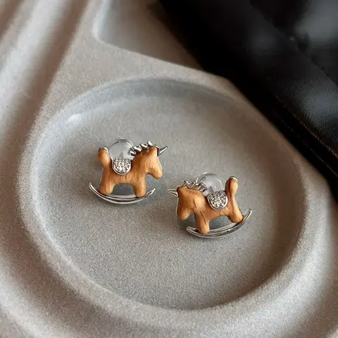 Уникальные красивые милые деревянные серьги-лошади для женщин, сверкающие серьги с цирконом для нежных девочек, универсальные модные украшения