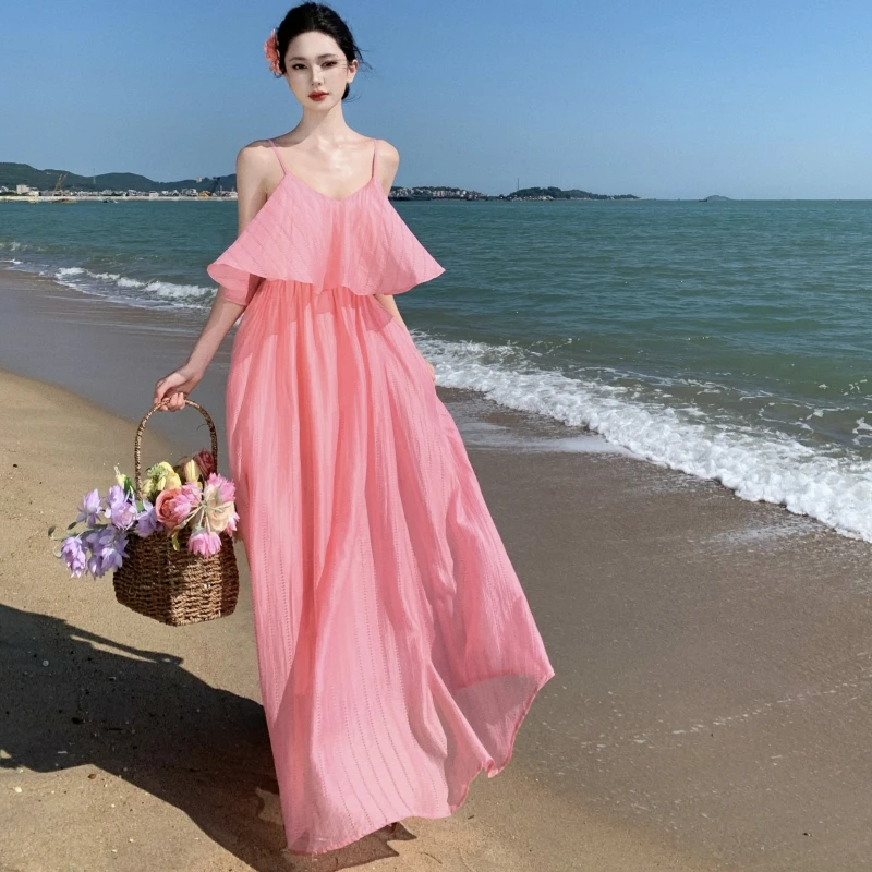 Розовое платье на бретельках для отпуска женское путешествий в Таиланде