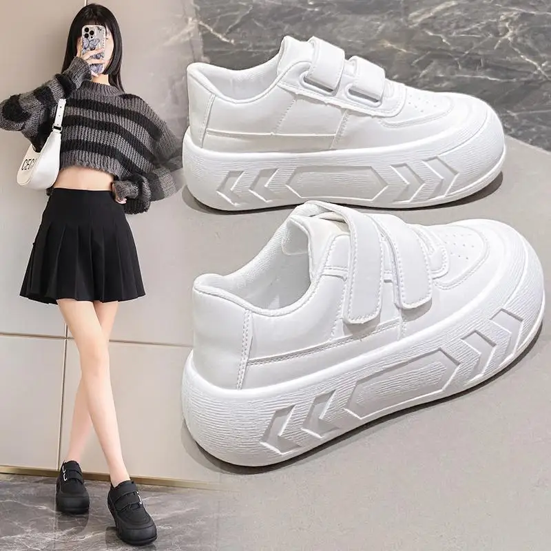 

Niche Vintage Skateboard Shoes Women's Autumn and Winter 2023 New Platform Bread Shoes Women's Sports Casual Shoes White Shoes