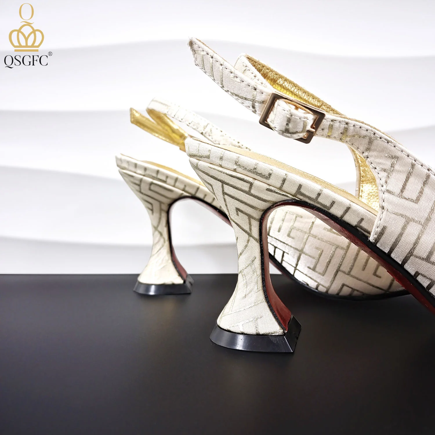 Итальянский дизайн новый тренд бежевое золото атлас с золотой текстурой