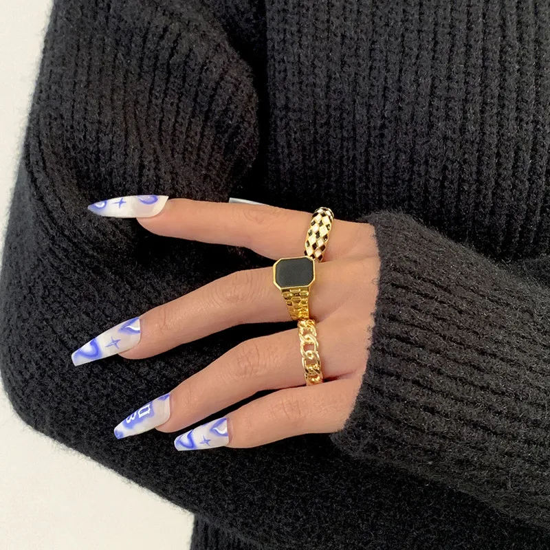 

Fashion Jewelry 3 pcs Geometric Rings Popular Design Square Hollow Plaid Vintage Temperament Metal Rings For Women Party Gifts
