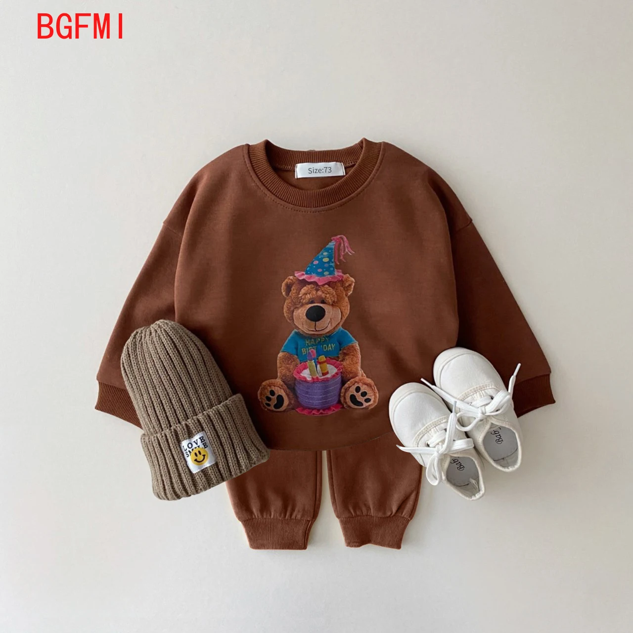 

Корейский весенне-осенний Подарочный костюм для маленьких мальчиков и девочек, свитшот с медведем + штаны для бега, костюм из 2 предметов, новый хлопковый детский наряд, милый комплект детской одежды