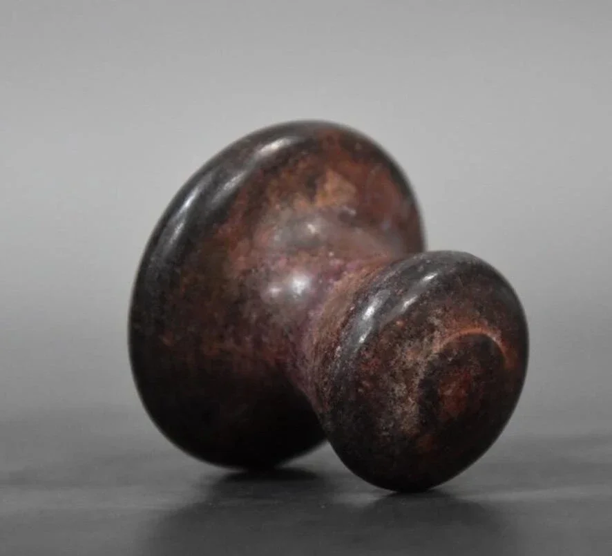 Hongshan культура архаизация черный железный метеорит скульптура массажер статуя