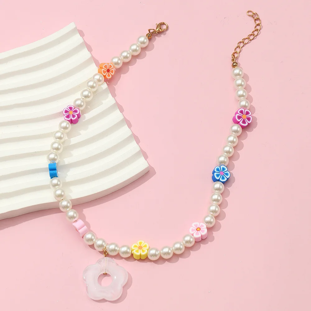 

Korea Sweet White Pearl Bead Chains with Cute Gummy Bear Flowers Pendant Necklace for Girls Children Gift
