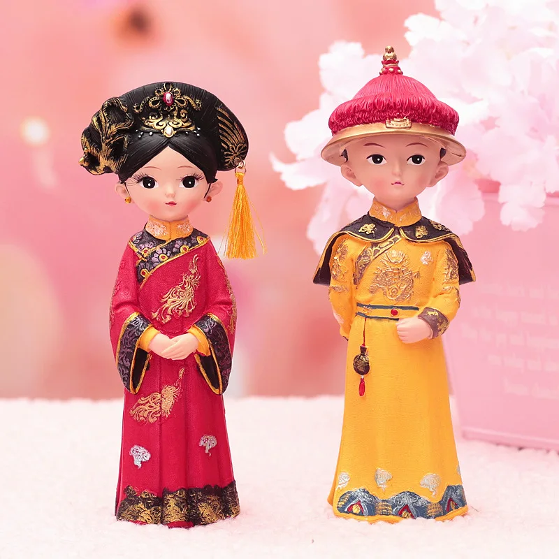 

Court Style Emperor And Queen Ornaments Miniature Figurine Character Resin Crafts Birthday Gifts Wine Cabinet Home Decoration