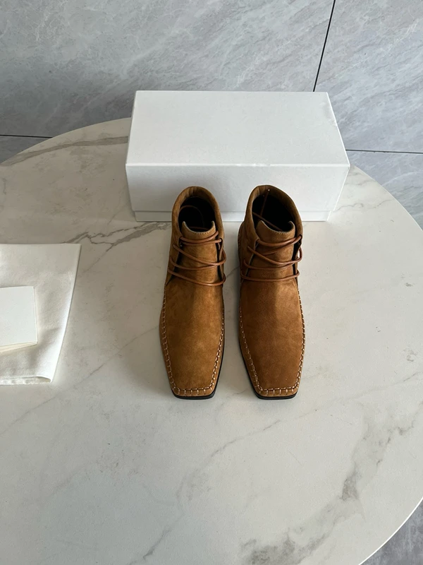 Женские кожаные ботинки в стиле ретро с ремешком