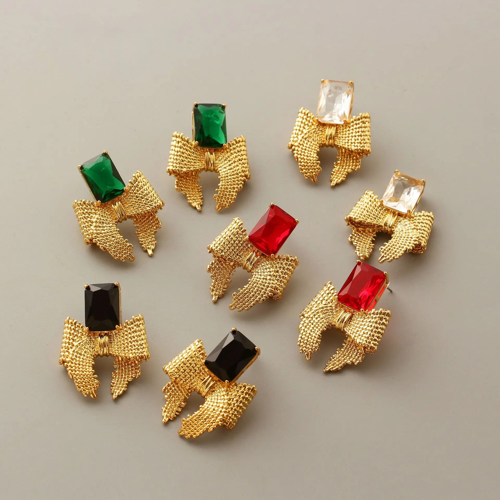 

Temperament color zircon Gold Bow Earrings