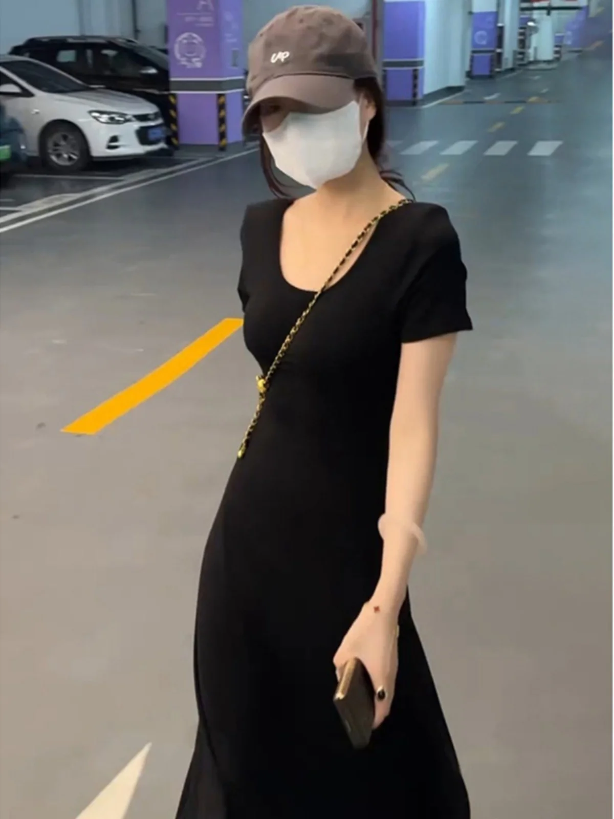 Корейская серия черное платье с короткими рукавами и открытой спиной женское