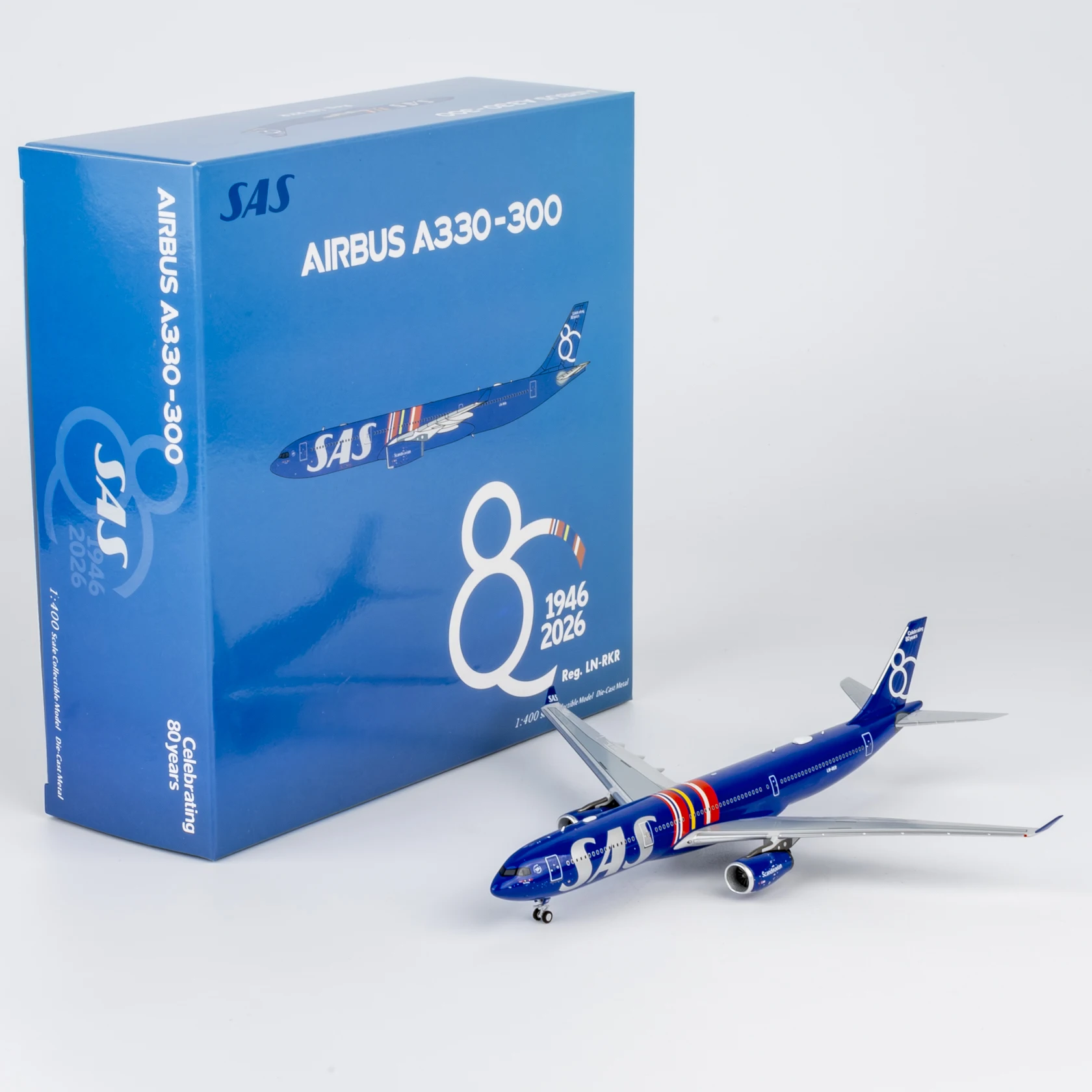 Фото Коллекционная модель самолета NG Models 1:400 SAS Scandinavian Airlines Airbus A330-300 из сплава, литая под давлением, LN-RKR, 62088 №1