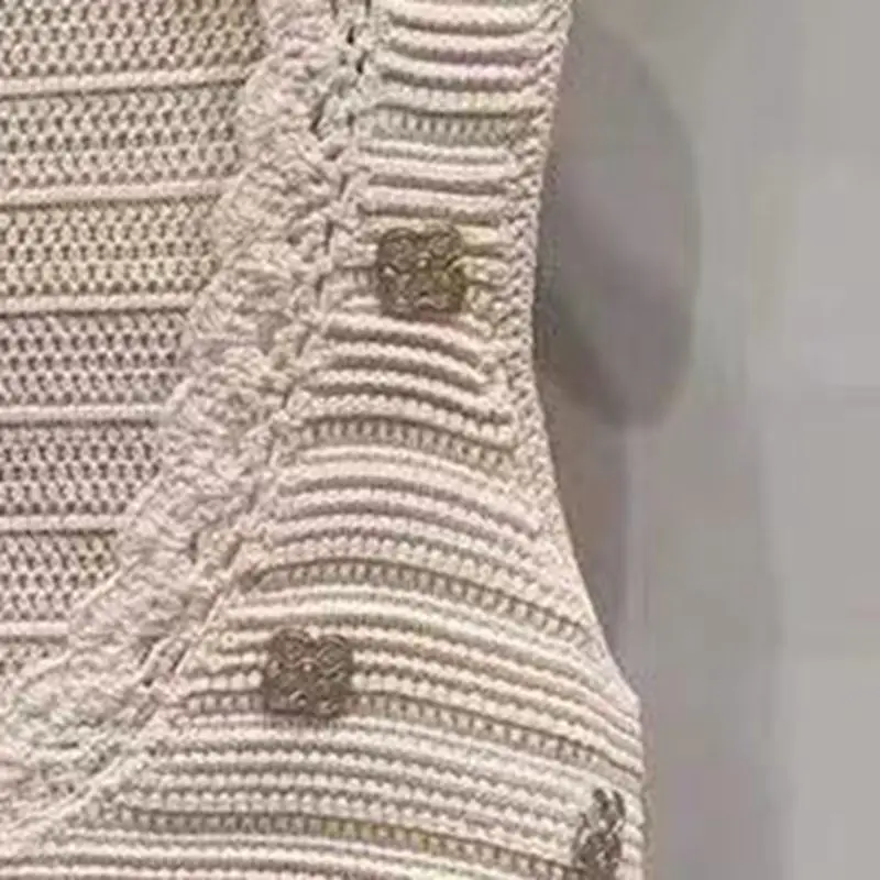 

2023 Summer New Solid Color V-neck Single-breasted Sleeveless Knitted Vest for Women