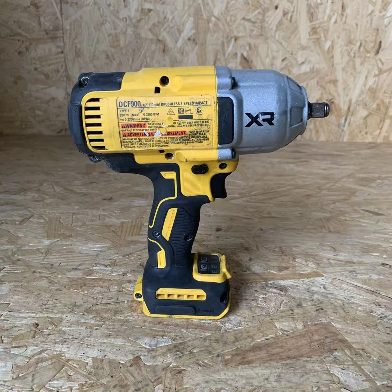 

DeWalt DCF900B Ударный гайковерт
