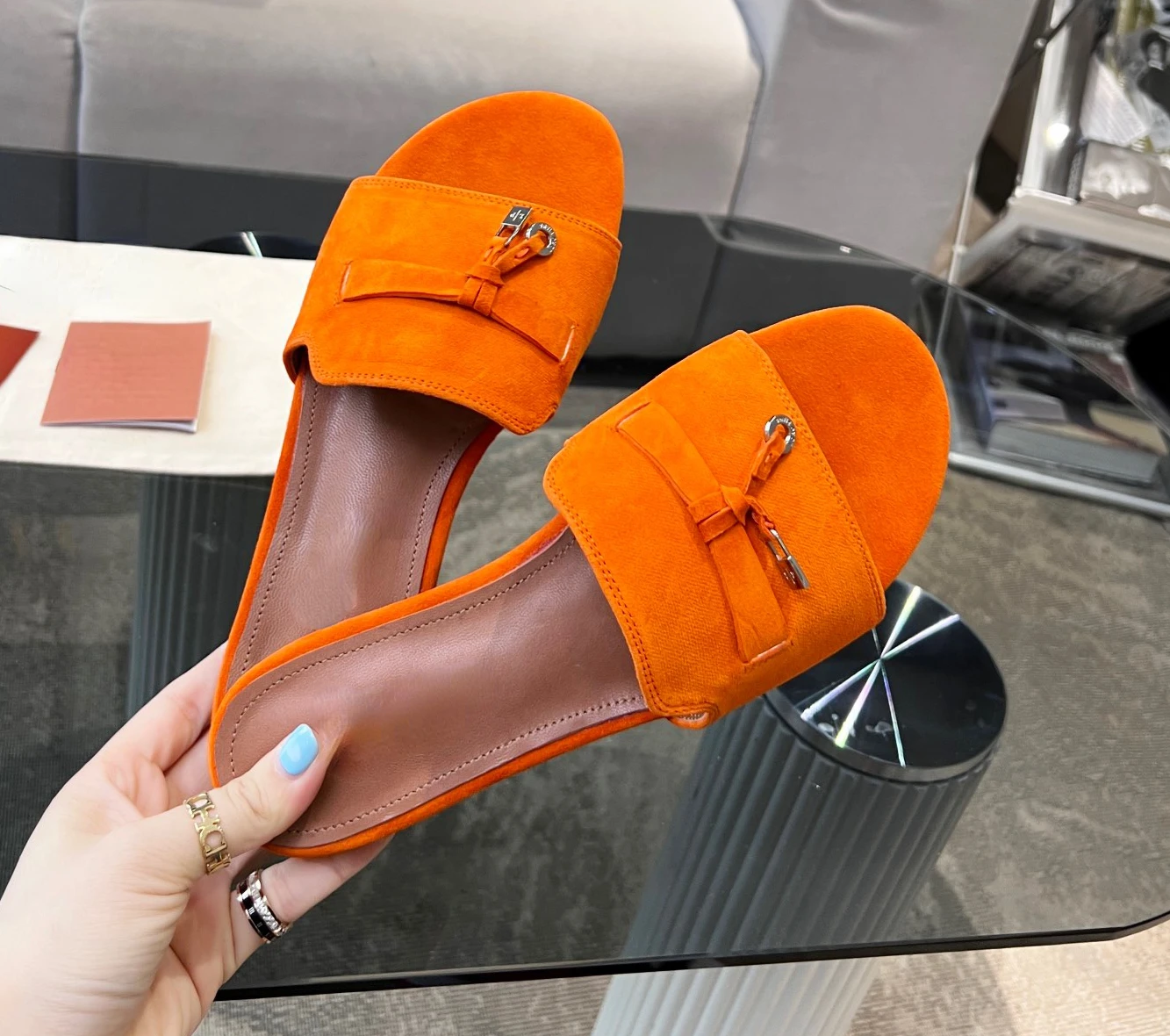 Summer Walk Kidsuede Flat Slippers Multicolor Metal Lock Tassel Mules Flipflops Shoes Beach Slides Women Hot Sell Casual Sandals