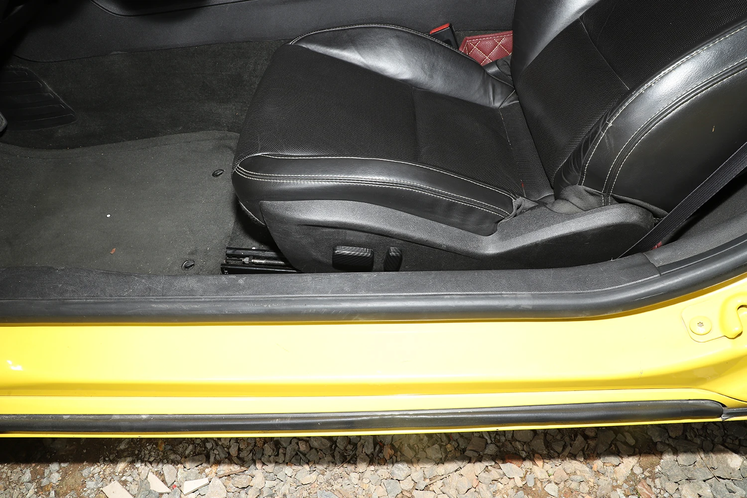 Декоративная накладка для салона автомобиля с регулировкой сиденья Chevrolet Camaro 2010