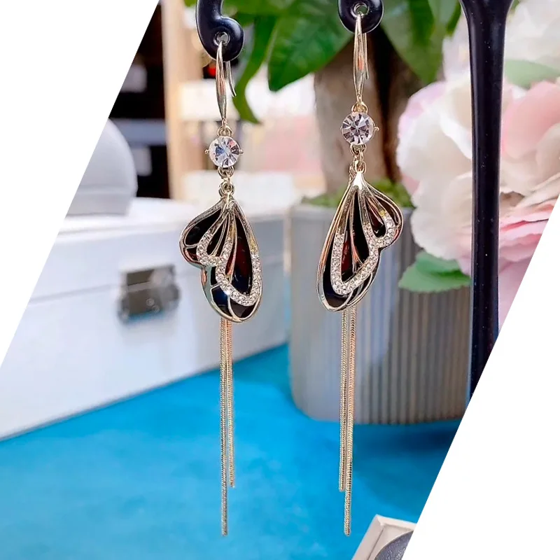 

Simple and Versatile Long Ear Hook with Black Bow Earring