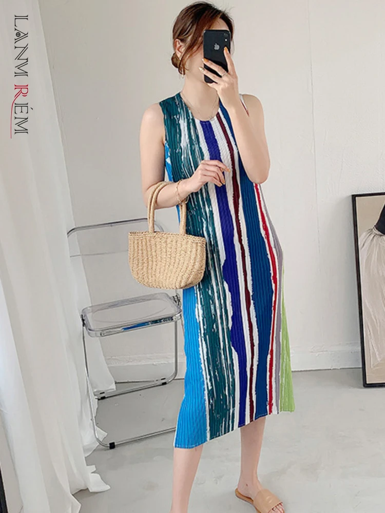 

LANMREM Pleated Stripe Dress 2022 Summer New Sleeveless Color Block Print Dresses Women's Fashion Stretch Clothing 2D3588