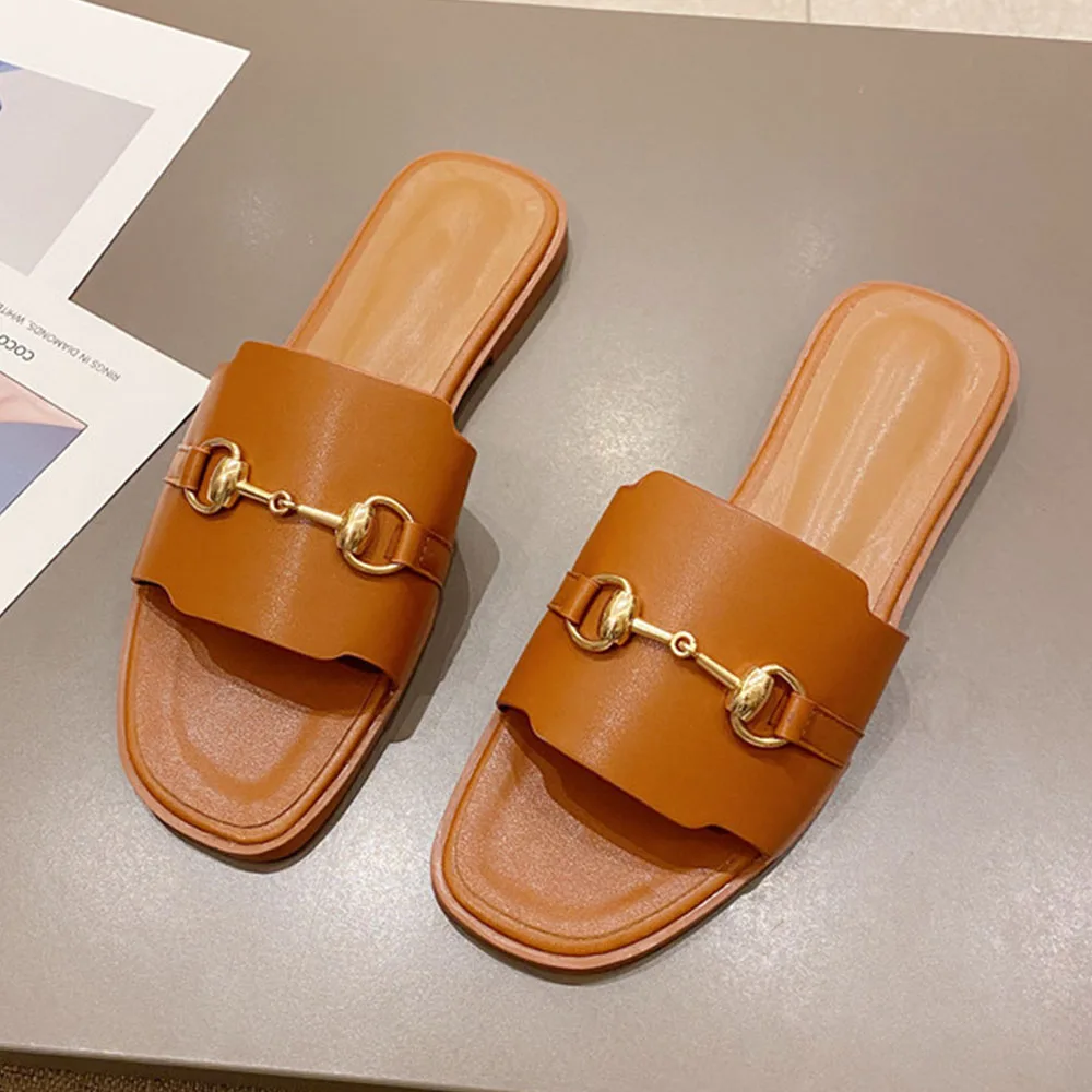 

Designer Luxurious Horsebit Slippers Ladies Large Size Outer Wear One-word Strap Flat Bottom Beach Women