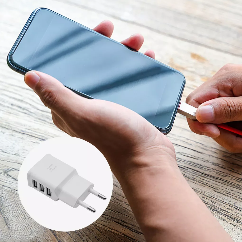 

Universal Phone Charger 5V 2A Universal Quick Charging Adapter 3 USB Portable Charger For Samsung EU/US Plug