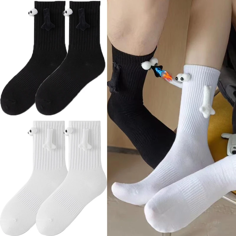 

2pcs Hand In Hand Funny Magnetic Creative Socks New Cotton Couple Attraction Hands Black White Cartoon Eye Lover Sox Socks Gifts
