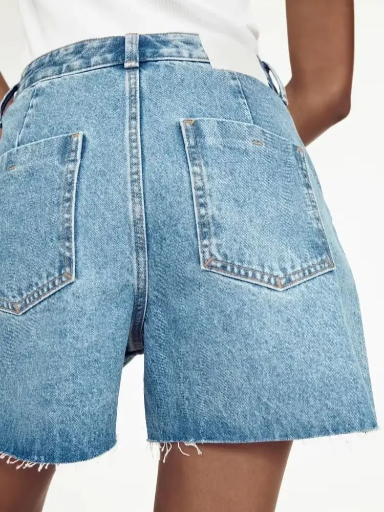 Summer Women's Blue Big Pocket Tassel Edge High Waist Zipper Metal Button Design Straight Leg Denim Shorts Casual Style