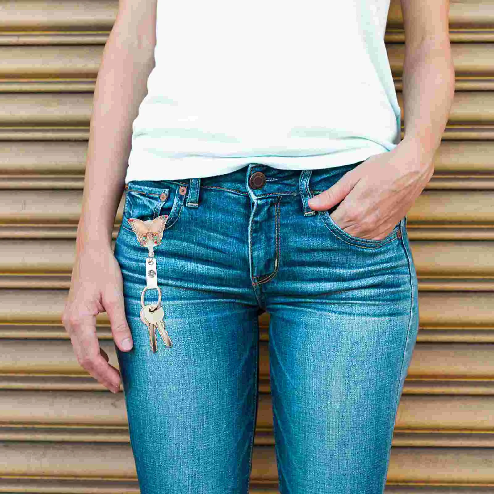 Рисунок 5 - Бейдж-бабочка с кнопкой для легкого вытягивания