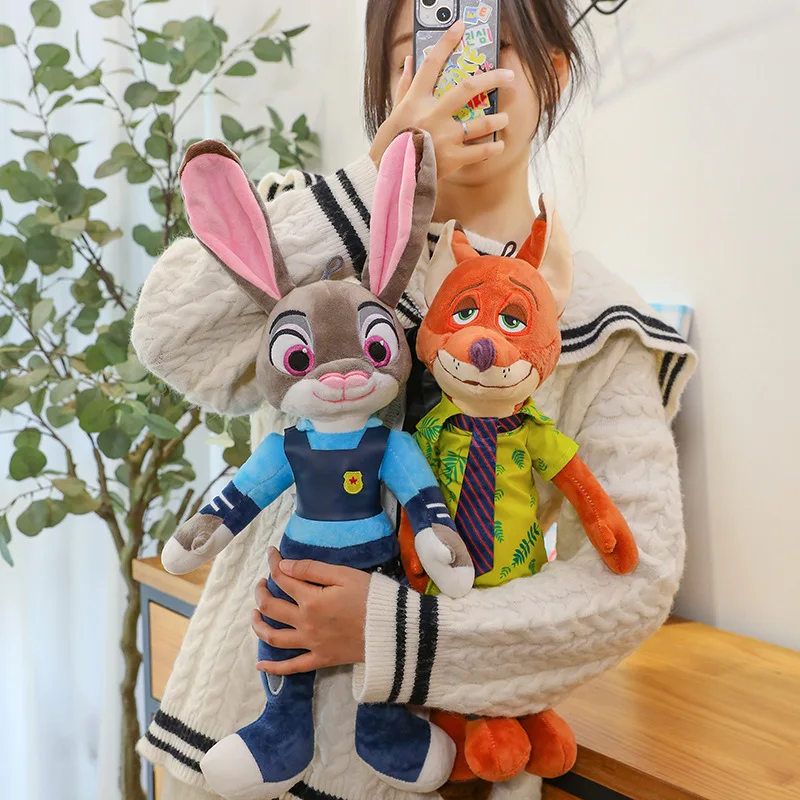 Фото Новые плюшевые игрушки Zootopia: кролик Джуди и лиса Ника, мультяшные мягкие игрушки, подарки на детские дни рождения и праздники. №3