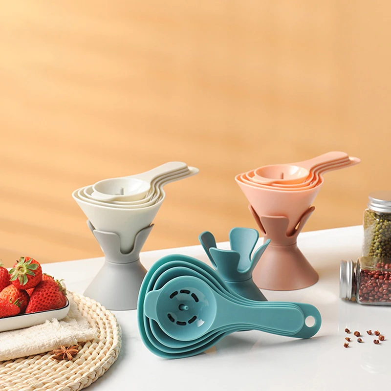 

6 In 1 Multifunctional Filter Liquid Distribution Filling Funnel Kitchen Tool