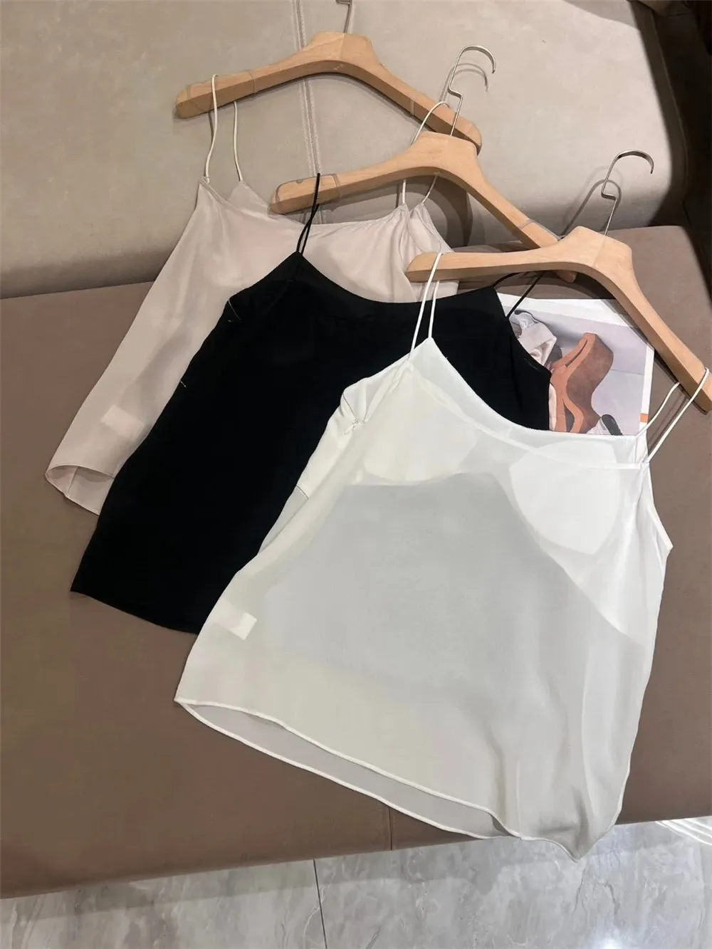 Женский жилет на бретельках Шелковый пуловер с цепочкой и бусинами нижнее белье