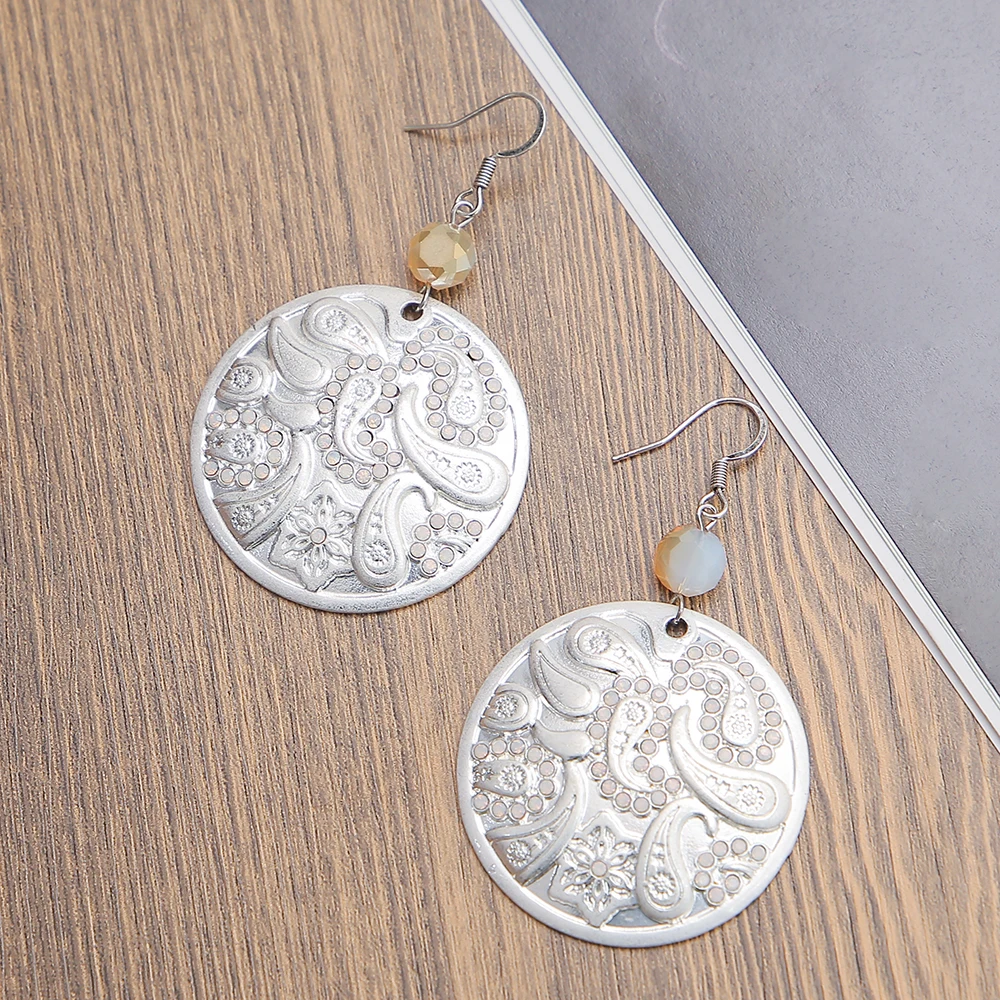 

Korean Fashion Vintage Alloy Cashew Flower Round Earrings For Women Luxury Creative Carving Girls Jewelry Party Christmas Gifts