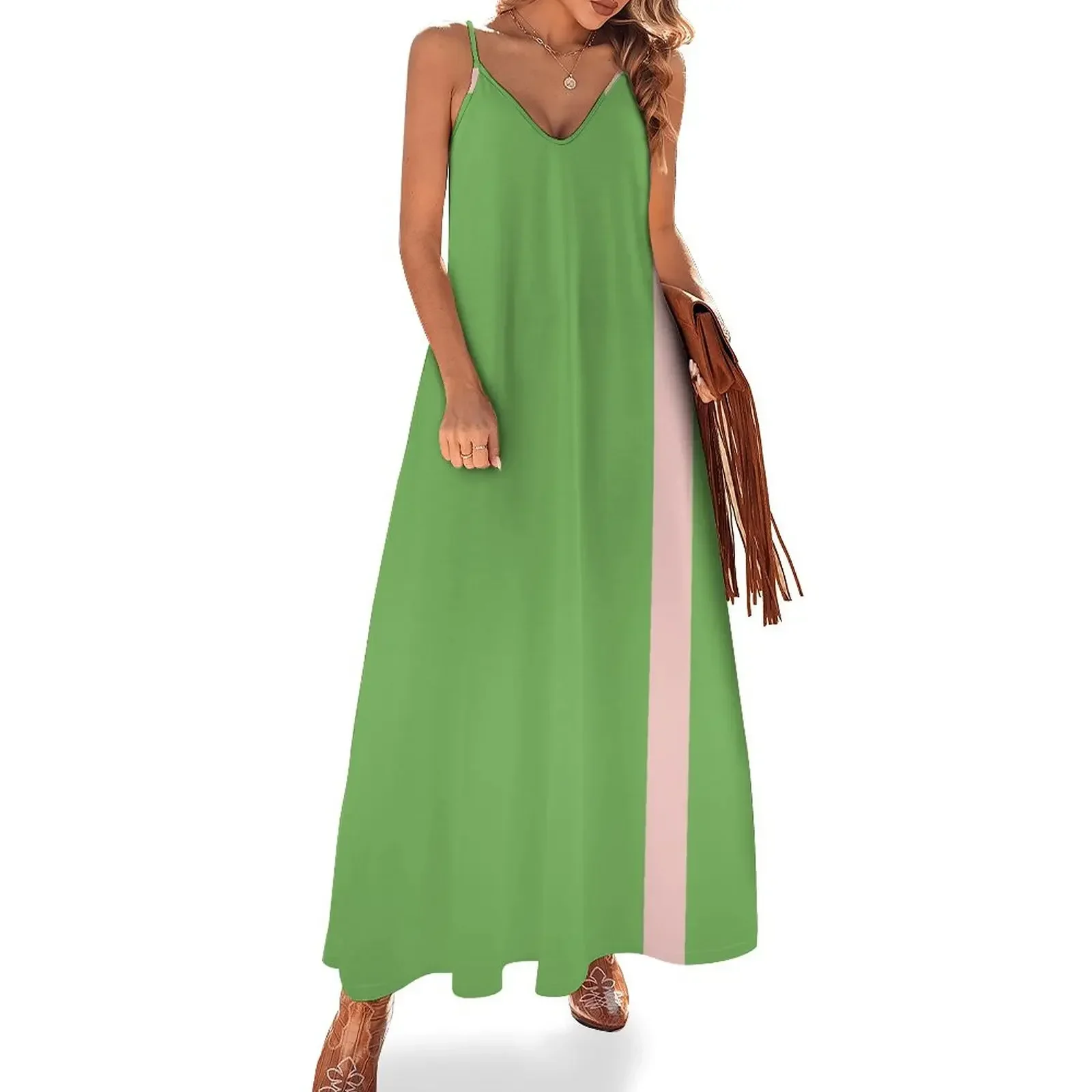 Минималистичное платье в двойную полоску зеленое и розовое без рукавов стиле