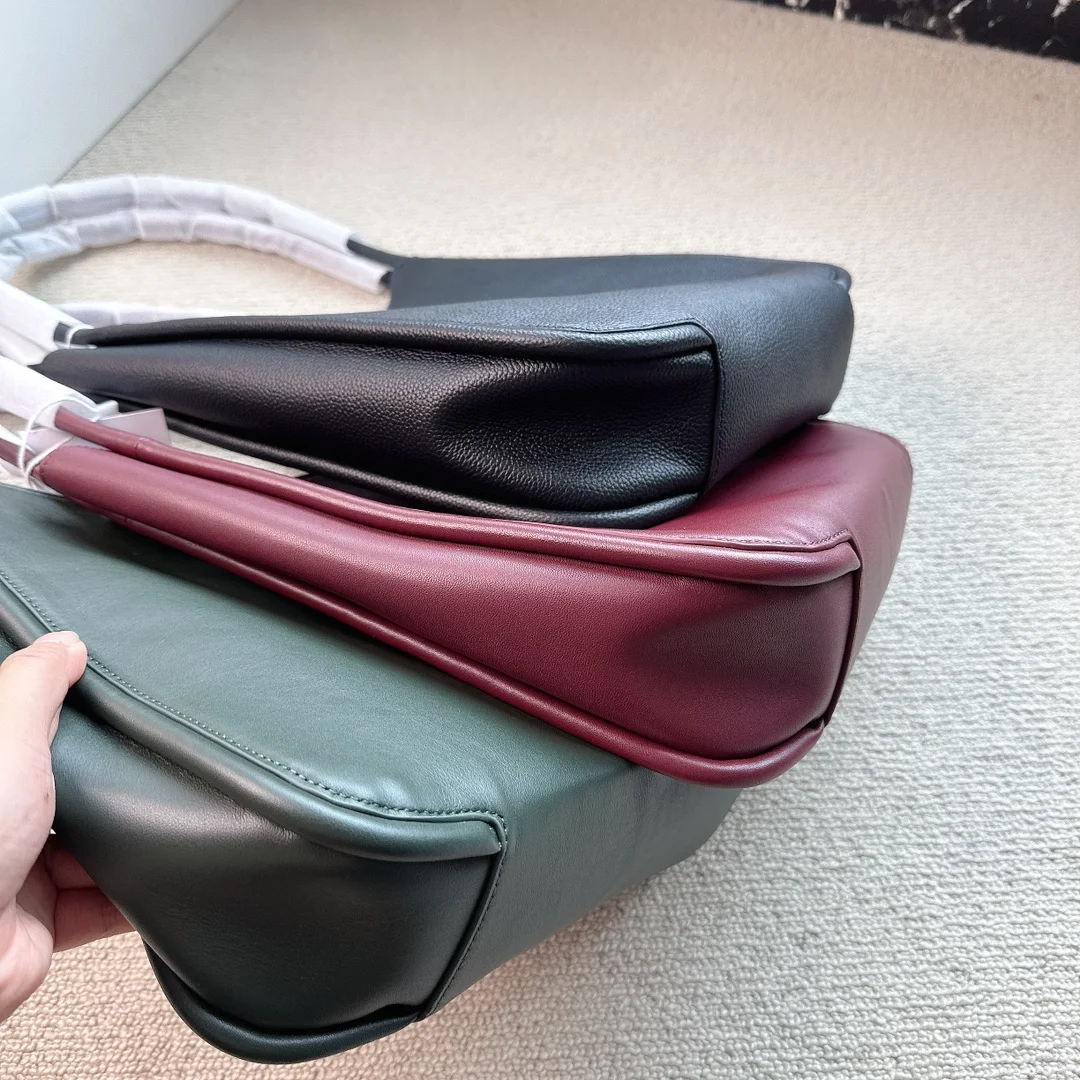 Женская сумка через плечо из зернистой кожи