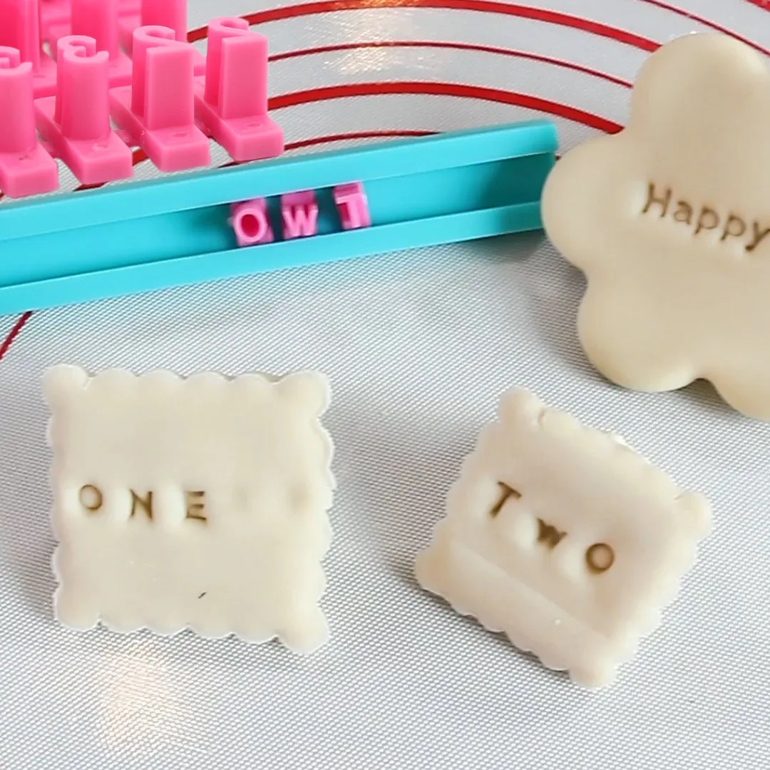 

Movable Type Printing Cookie Cracker Stamp Mold English Letter Number Symbols Freely Matched with Seal Biscuit Mould Baking Tool