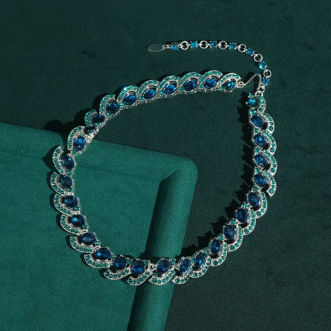 Золотое ожерелье-чокер STALAIT с кристаллами и перьями