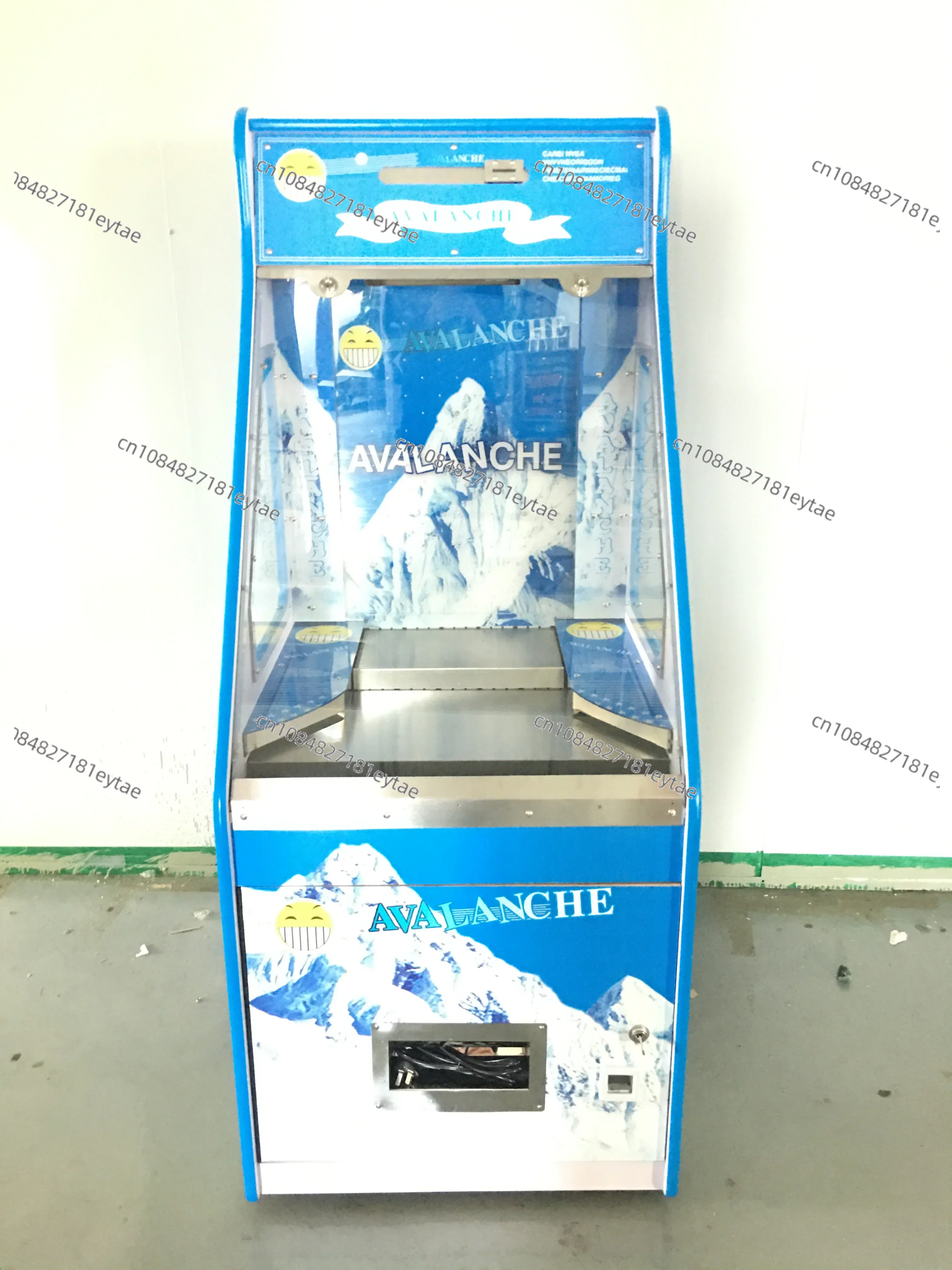 Миниатюрный игровой автомат с европейскими играми работающий на монетах