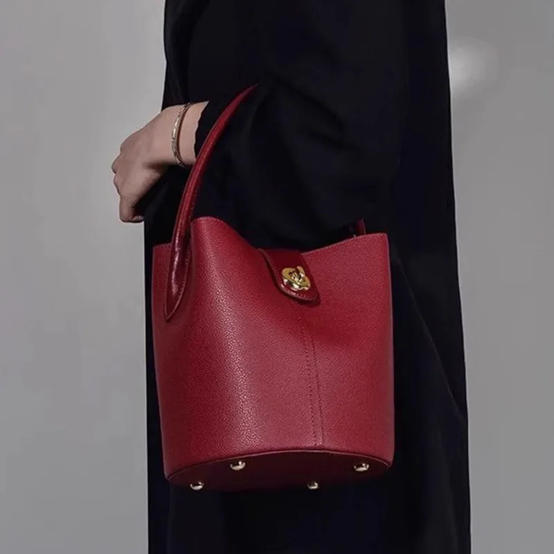 Красный дизайн большая вместительная сумка-ведро женская сумка новинка 2024