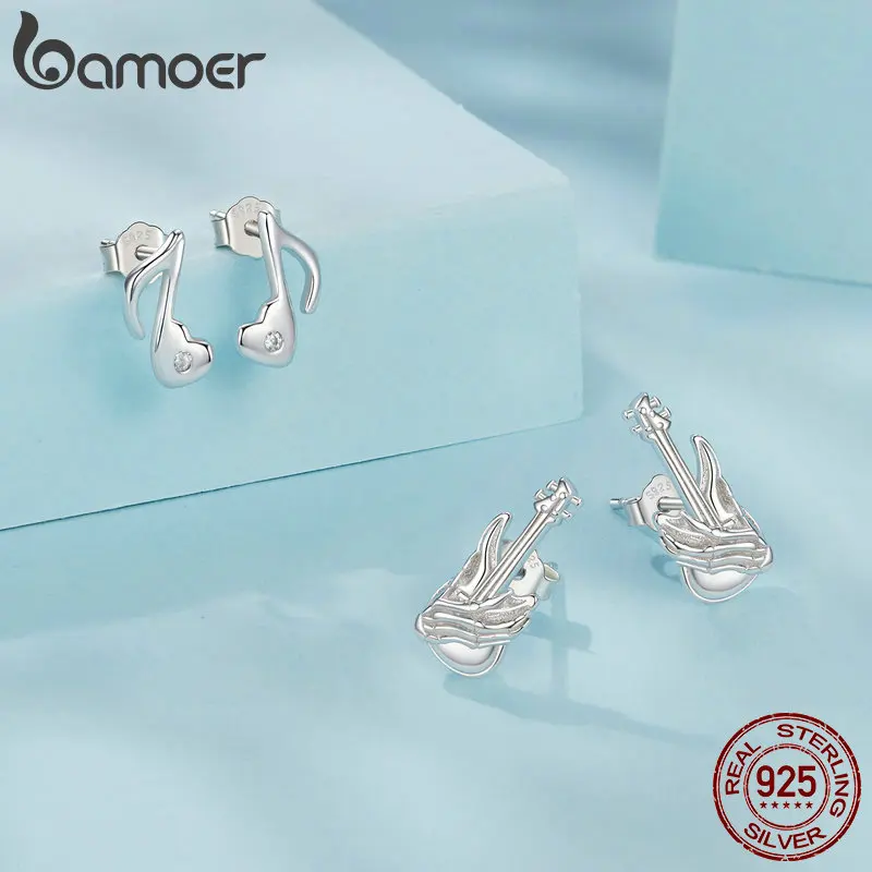 Серьги-гвоздики женские из серебра 925 пробы в форме сердца