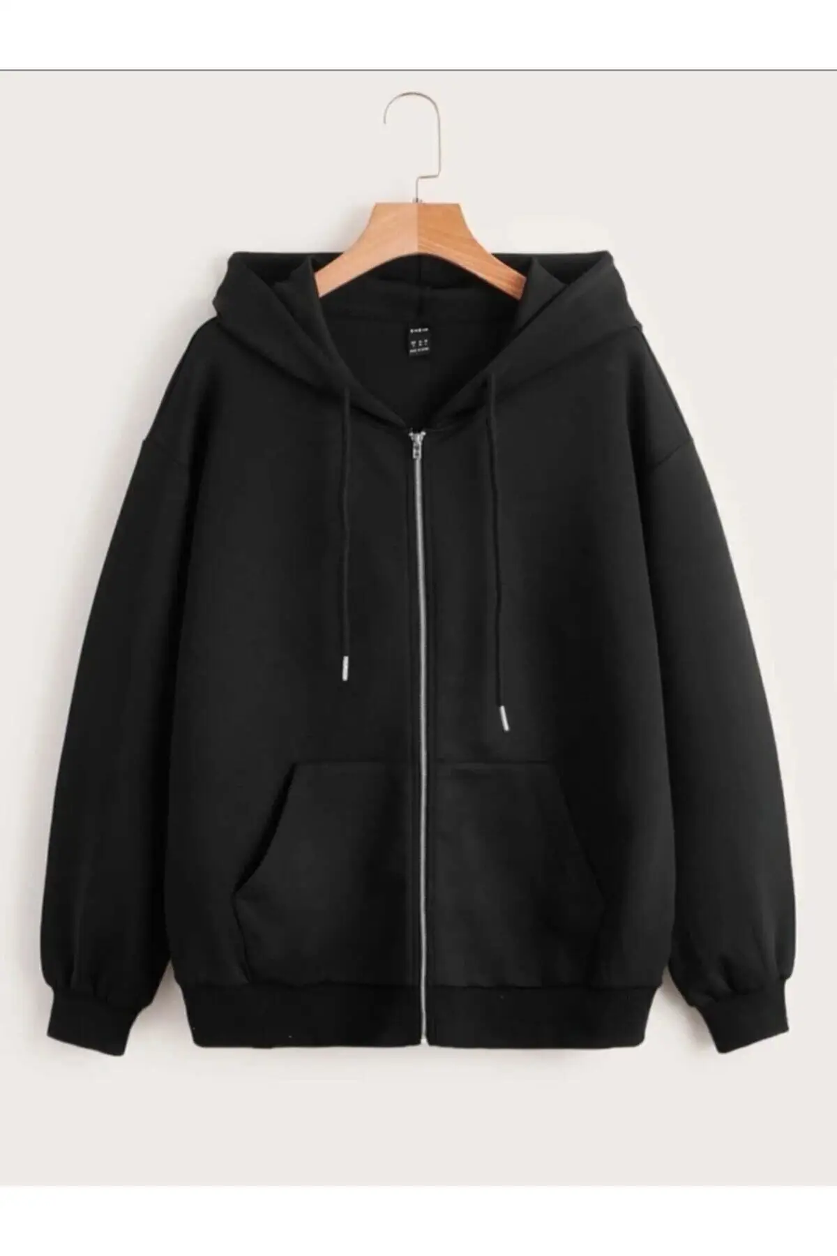 

Черный женский кардиган на молнии