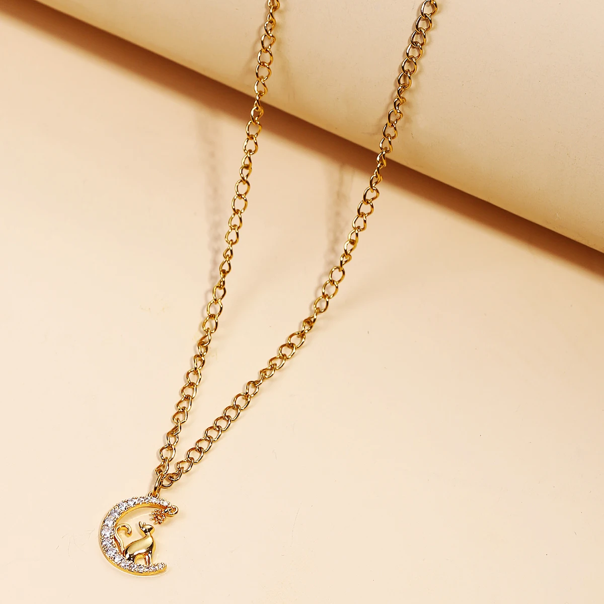 

Ожерелье с подвеской в виде кошки и Луны